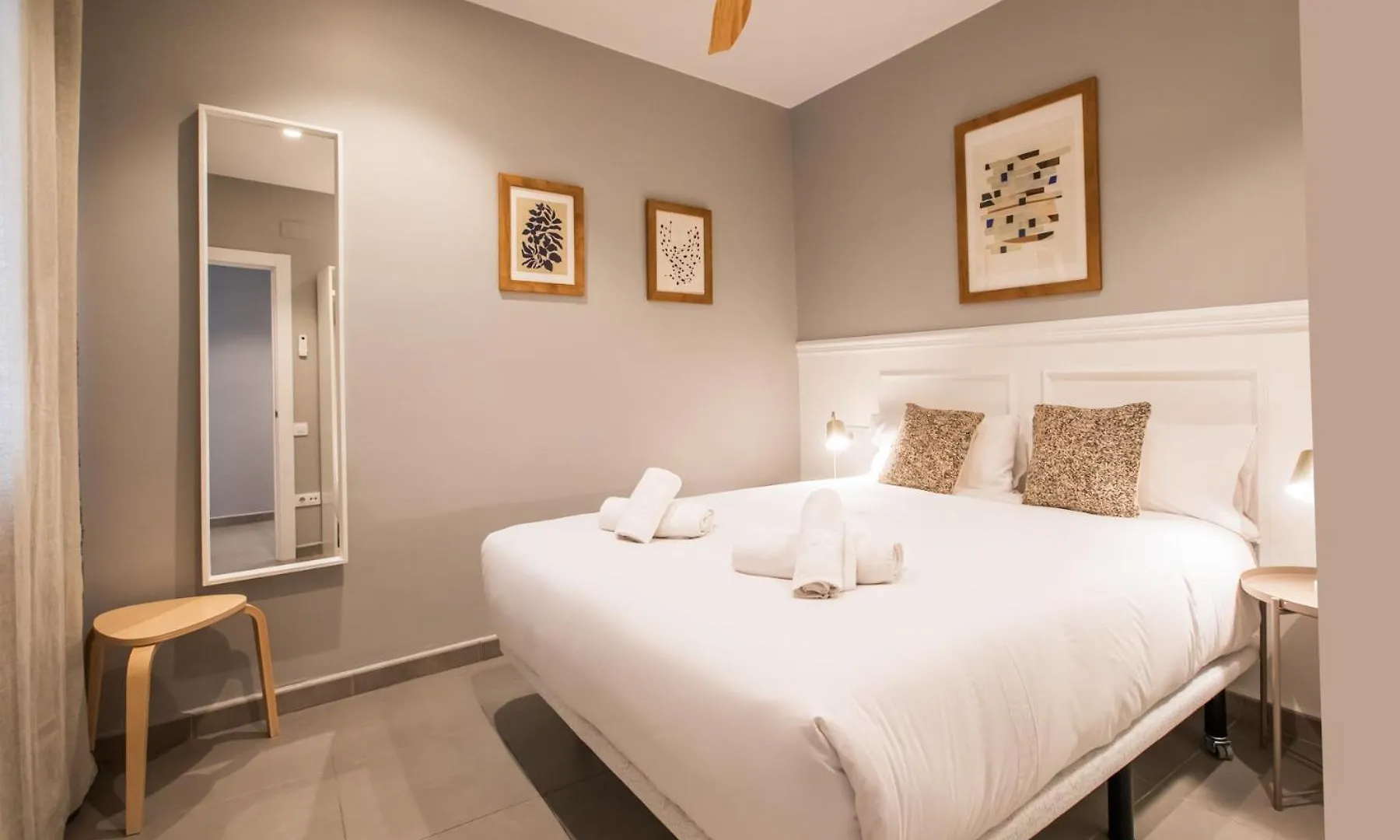 21Mal1089-Magnific Apartment Near Sagrada Familia Barcelona Spain