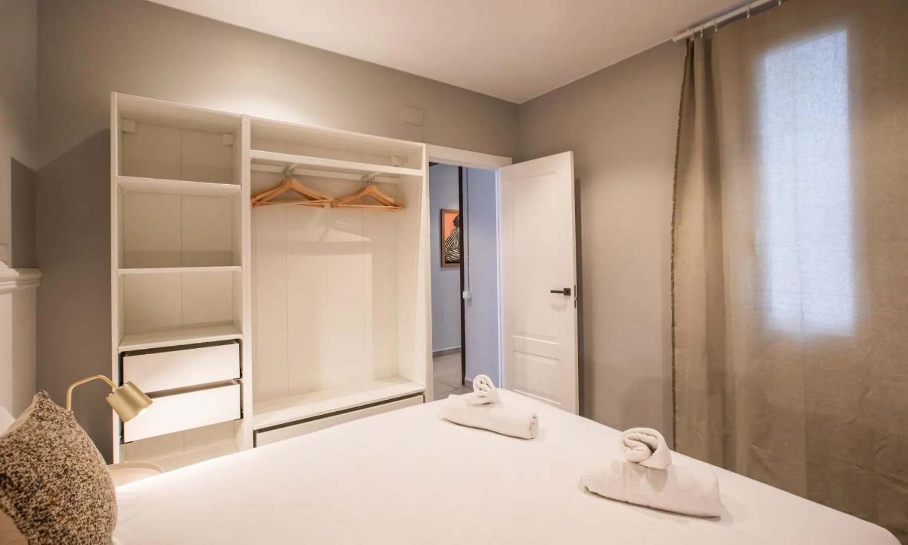 21Mal1089-Magnific Apartment Near Sagrada Familia Barcelona Spain